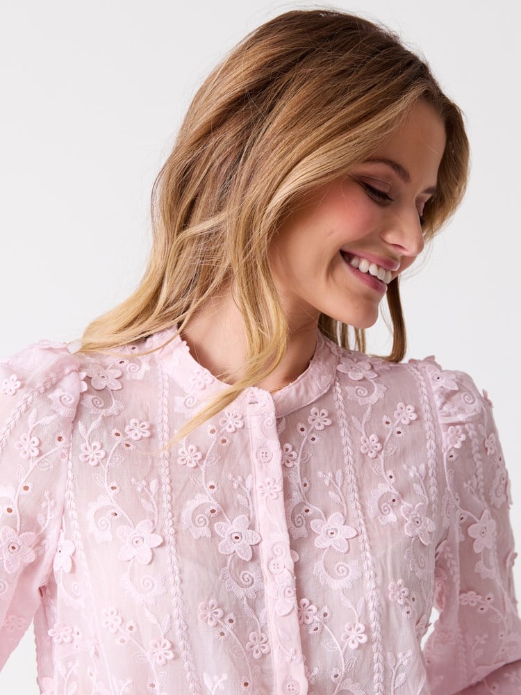 Benoit bluse 7515621_MIN-MELL-H26-Modell-Front_chn=vic_5191_Benoit bluse MIN.jpg_Front