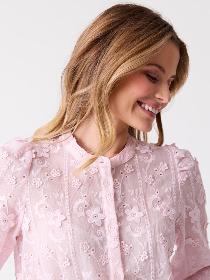 7515621 MIN 7515621_MIN-MELL-H26-Modell-Front_chn=vic_5191_Benoit bluse MIN.jpg_Front