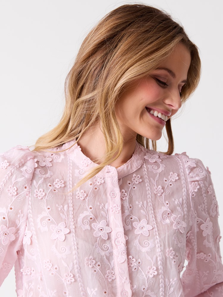Benoit bluse 7515621_MIN-MELL-H26-Modell-Front_chn=vic_5191_Benoit bluse MIN_Benoit bluse MIN 7515621.jpg_Front