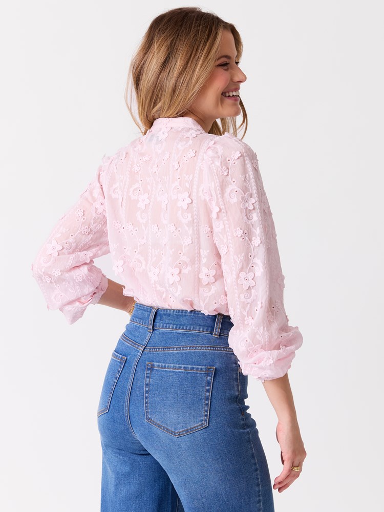 Benoit bluse 7515621_MIN-MELL-H26-Modell-Front_chn=vic_7346_Benoit bluse MIN_Benoit bluse MIN 7515621.jpg_Front