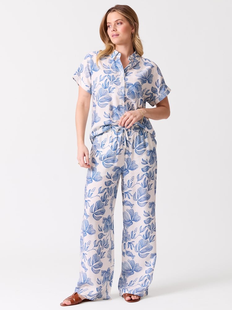 Donatella vid bukse 7515628_ECU-MELL-H26-Modell-Front_chn=vic_6226.jpg_Front||Front