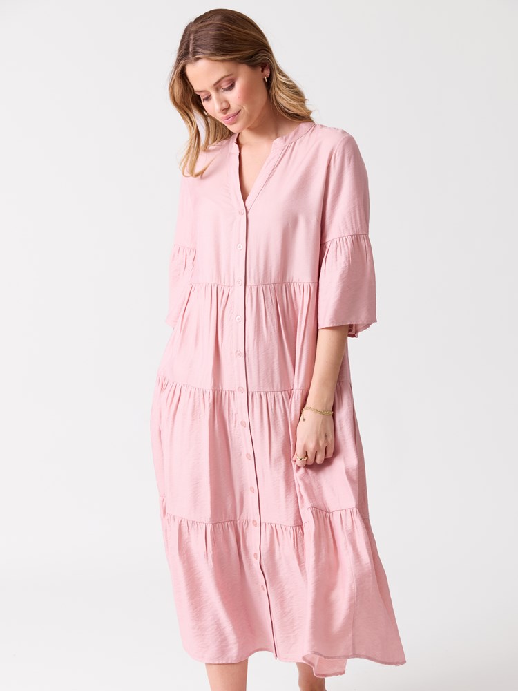 Bianca kjole 7515645_MJS-MELL-H26-Modell-Front_chn=vic_3192_Bianca kjole MJS.jpg_Front