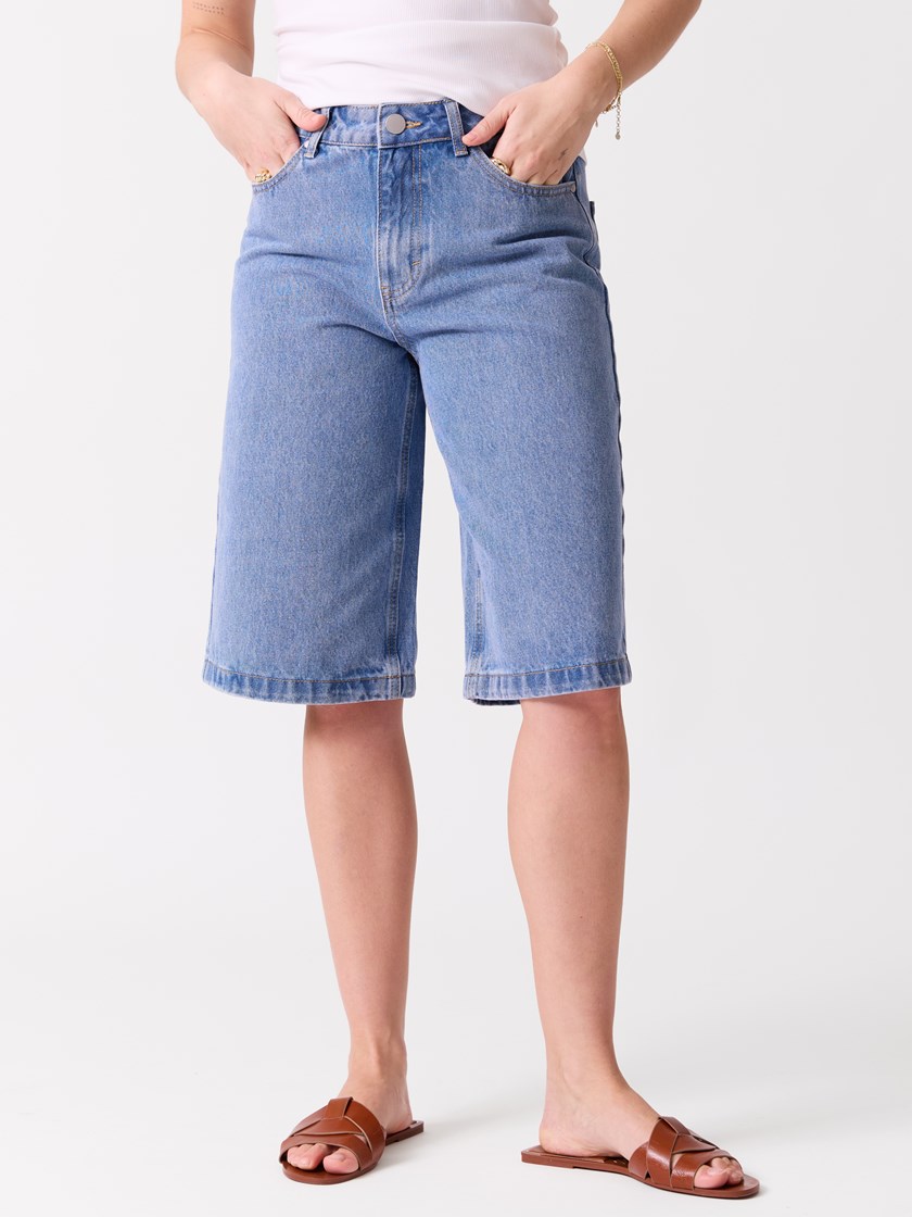 7515661 DAC 7515661_DAC-DONNA-H26-Modell-Front_chn=vic_383_Estelle bermuda shorts DAC.jpg_Front||Front
