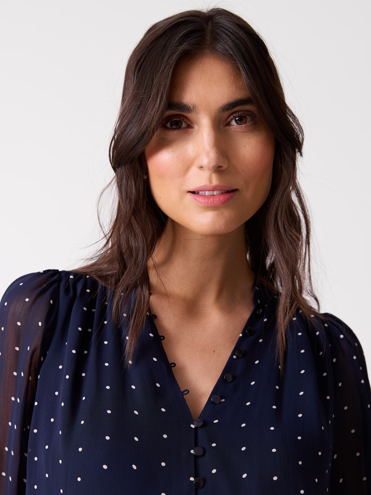 Fiol bluse 7515667_EM6-BLU-H26-Modell-Front_chn=vic_9878_Fiol bluse EM6_Fiol bluse EM6 7515667.jpg_Front||Front