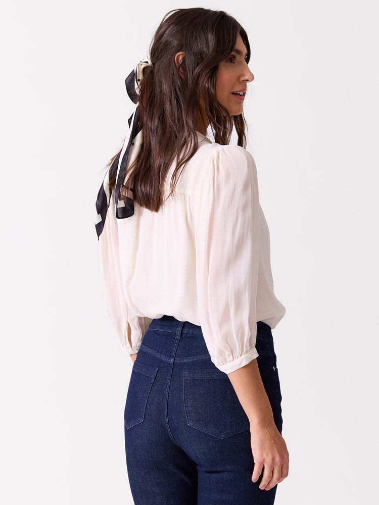 Fiol bluse 7515667_O79-BLU-H26-Modell-Front_chn=vic_4221_Fiol bluse O79_Fiol bluse O79 7515667.jpg_Front||Front