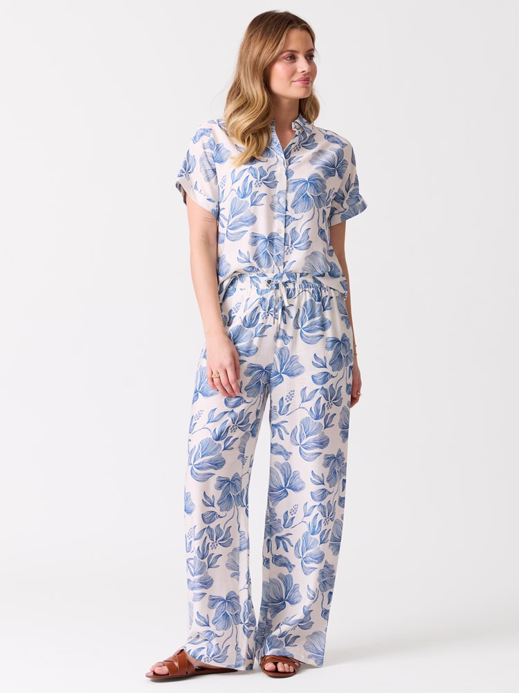 Donatella skjorte 7515694_ECU-MELL-H26-Modell-Front_chn=vic_6954_Donatella skjorte ECU.jpg_Front||Front