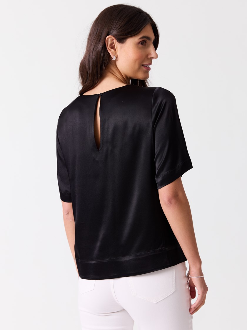 7515713 ID2 7515713_ID2-BLU-H26-Modell-Front_chn=vic_489_Tina bluse ID2.jpg_Front||Front