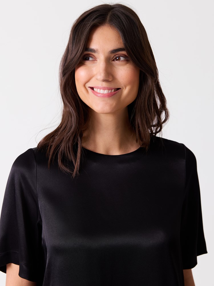 Tina bluse 7515713_ID2-BLU-H26-Modell-Front_chn=vic_522_Tina bluse ID2.jpg_Front||Front