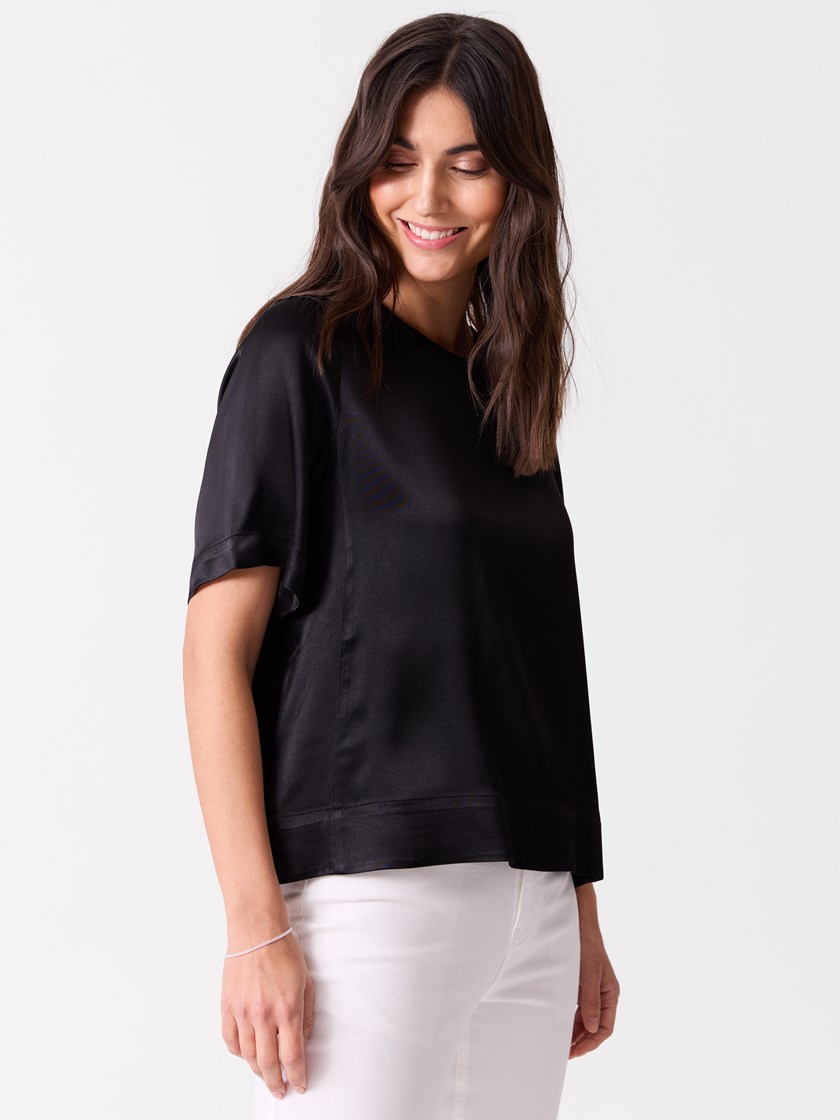 7515713 ID2 7515713_ID2-BLU-H26-Modell-Front_chn=vic_6114_Tina bluse ID2.jpg_Front||Front