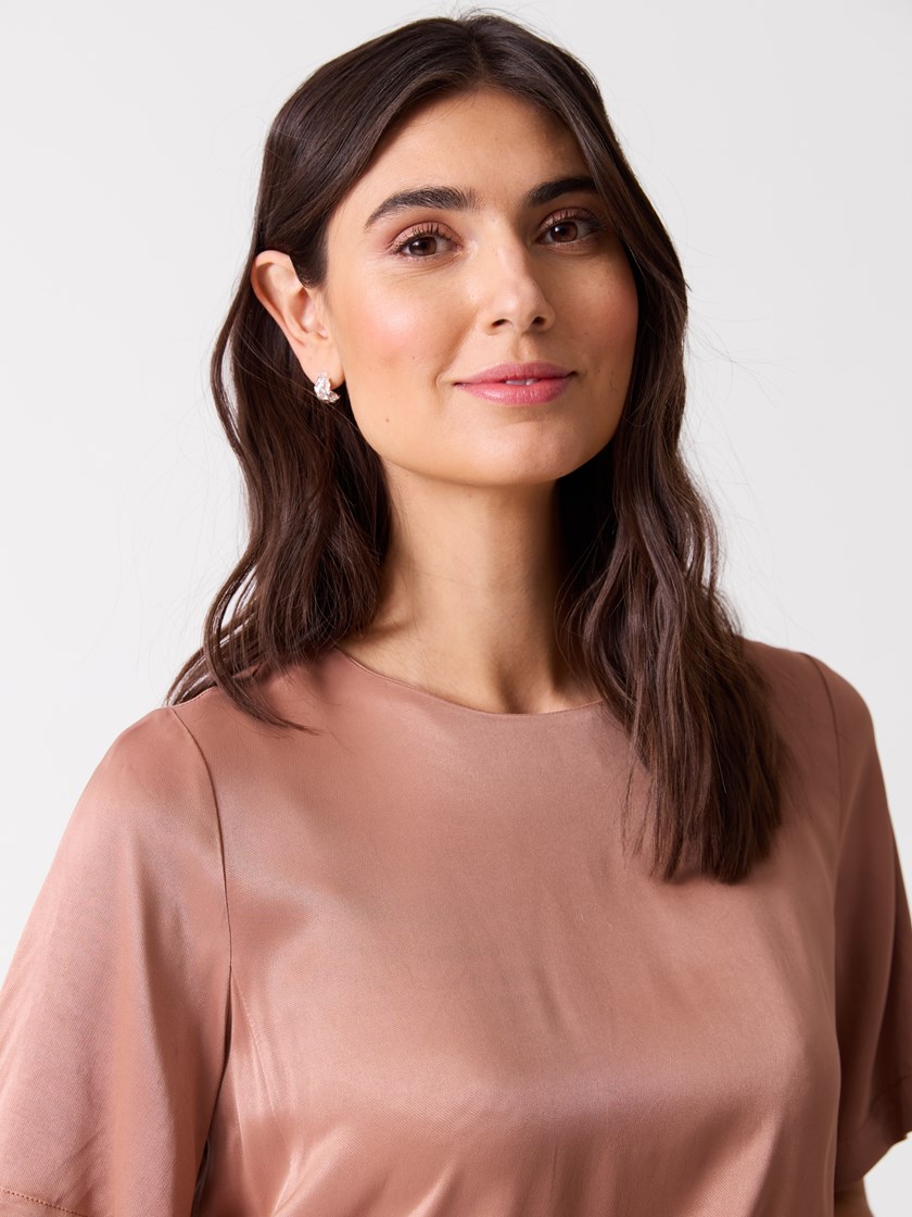 7515713 S74 7515713_S74-BLU-H26-Modell-Front_chn=vic_1553_Tina bluse S74.jpg_Front||Front