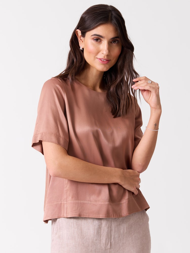 Tina bluse 7515713_S74-BLU-H26-Modell-Front_chn=vic_3514_Tina bluse S74.jpg_Front||Front