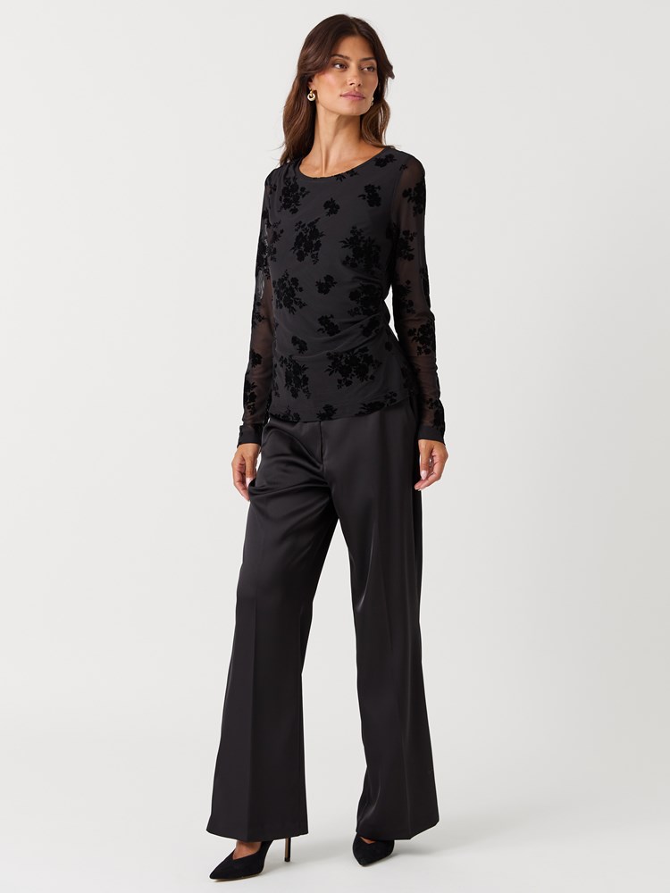 Victoria topp 7515721_ID2-BLU-W26-Modell-Front_chn=vic_5012_Victoria topp ID2.jpg_Front||Front
