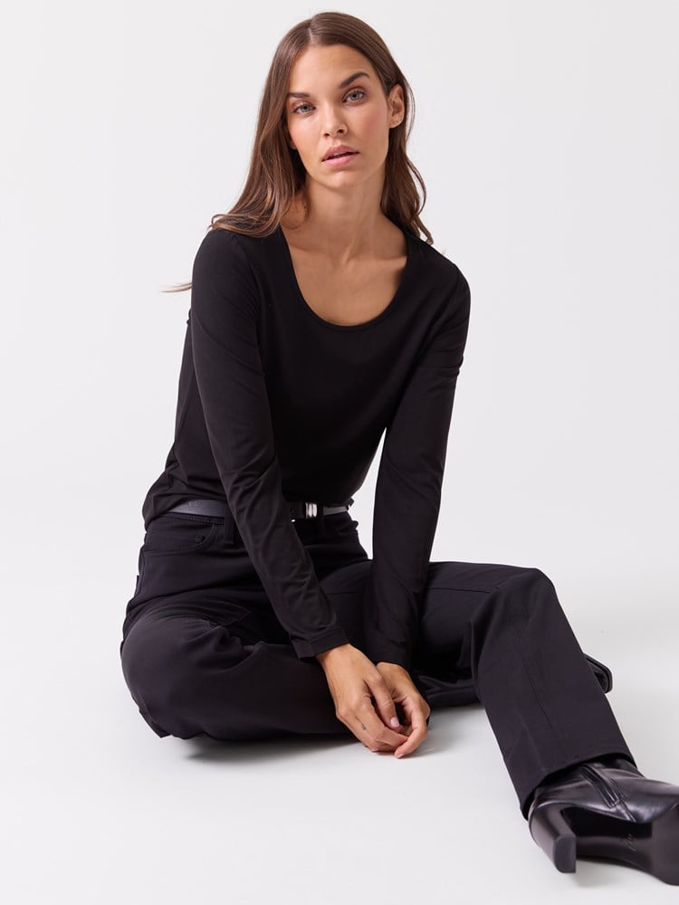 Lia langermet 7515725_ID2-BLU-A26-Modell-Front_chn=vic_1846_Lia langermet ID2.jpg_Front||Front