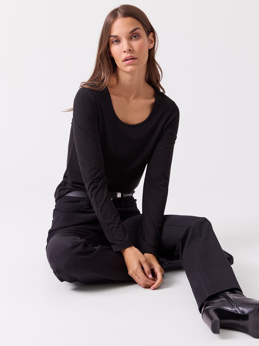 7515725 ID2 7515725_ID2-BLU-A26-Modell-Front_chn=vic_1846_Lia langermet ID2.jpg_Front||Front