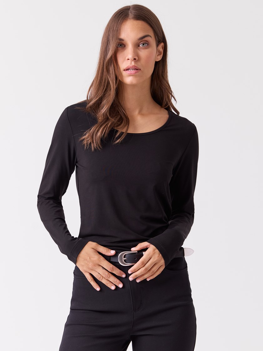 7515725 ID2 7515725_ID2-BLU-A26-Modell-Front_chn=vic_2636_Lia langermet ID2.jpg_Front||Front