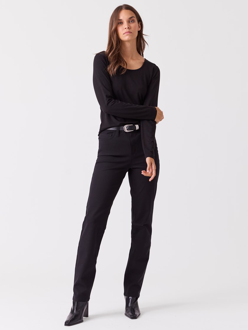 7515725 ID2 7515725_ID2-BLU-A26-Modell-Front_chn=vic_3226_Lia langermet ID2.jpg_Front||Front
