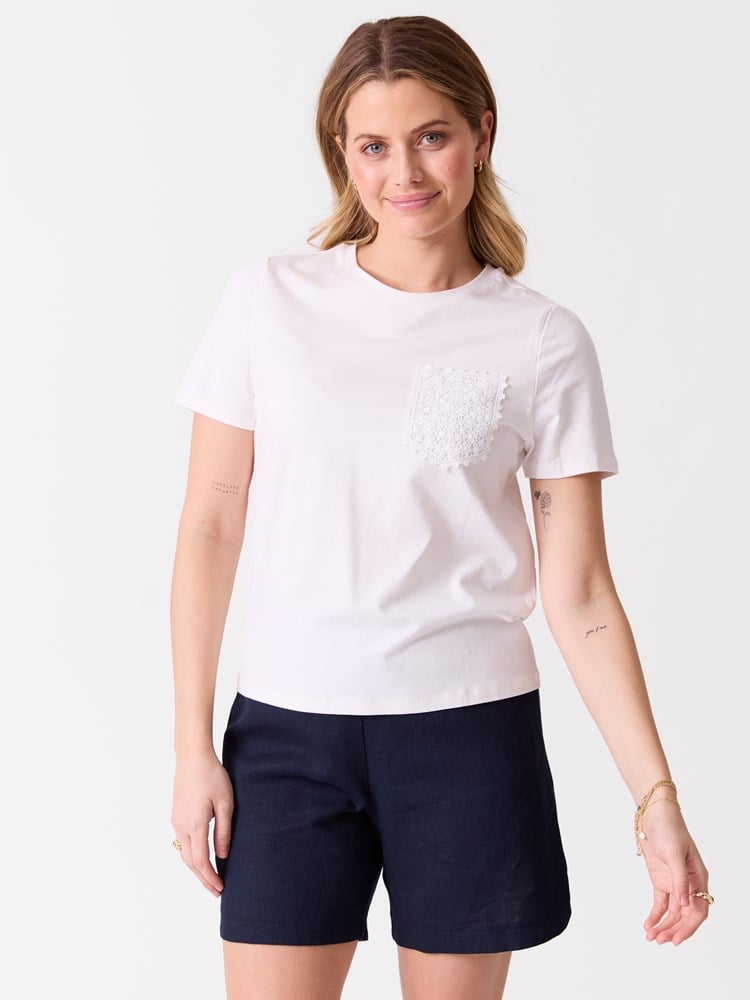 Kine t-skjorte 7515748_O68-MELL-H26-Modell-Front_chn=vic_4718_Kine t-skjorte O68.jpg_Front