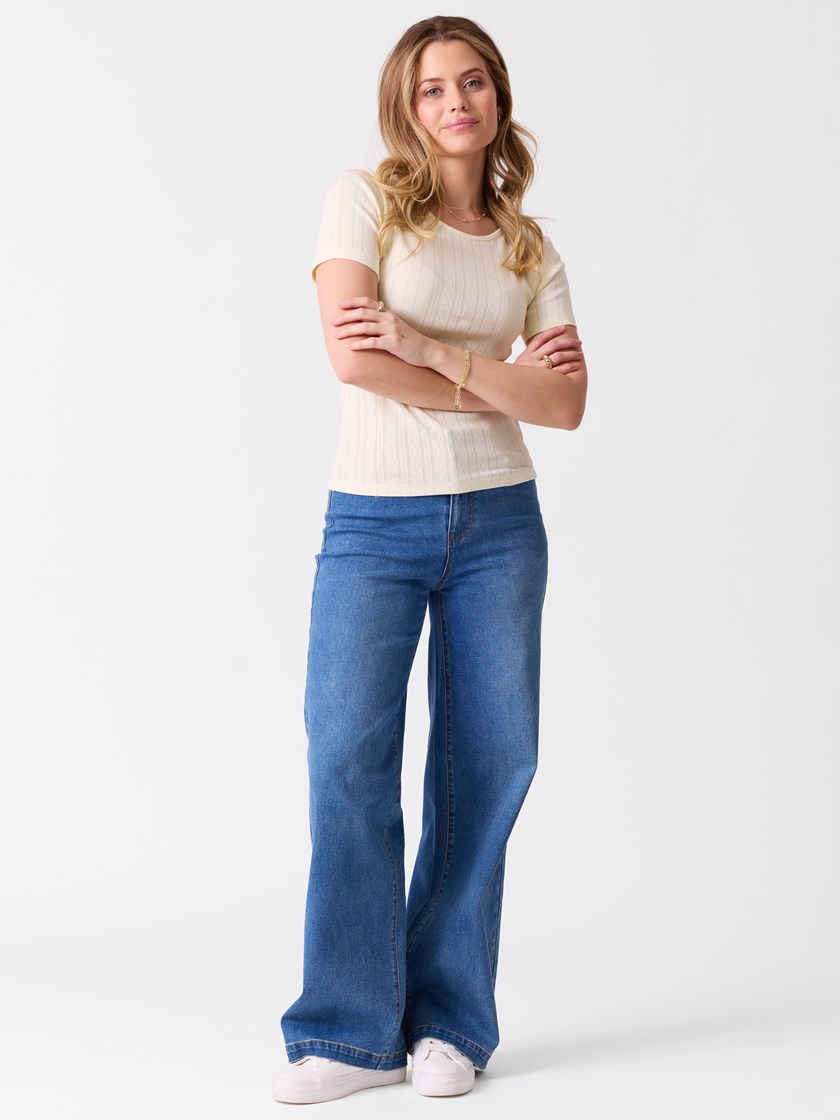 7515758 QAD 7515758_QAD-MELL-H26-Modell-Front_chn=vic_7774_Luna t-skjorte QAD 7515758.jpg_Front||Front