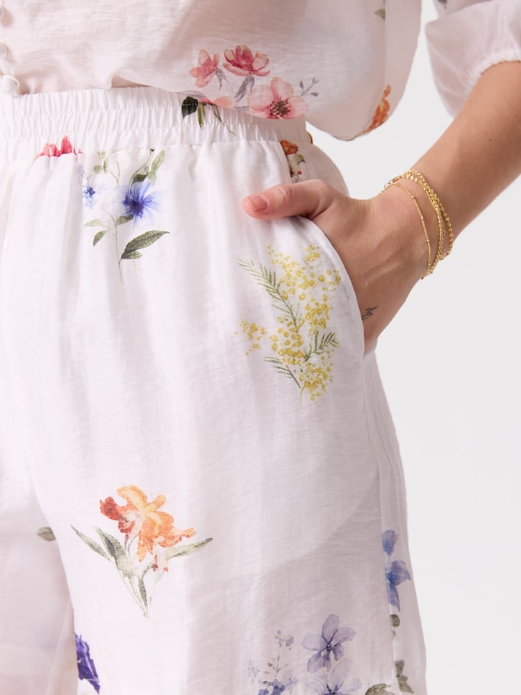 Kelly shorts 7515767_O79-MELL-H26-Modell-Front_chn=vic_147_Kelly shorts O79.jpg_Front