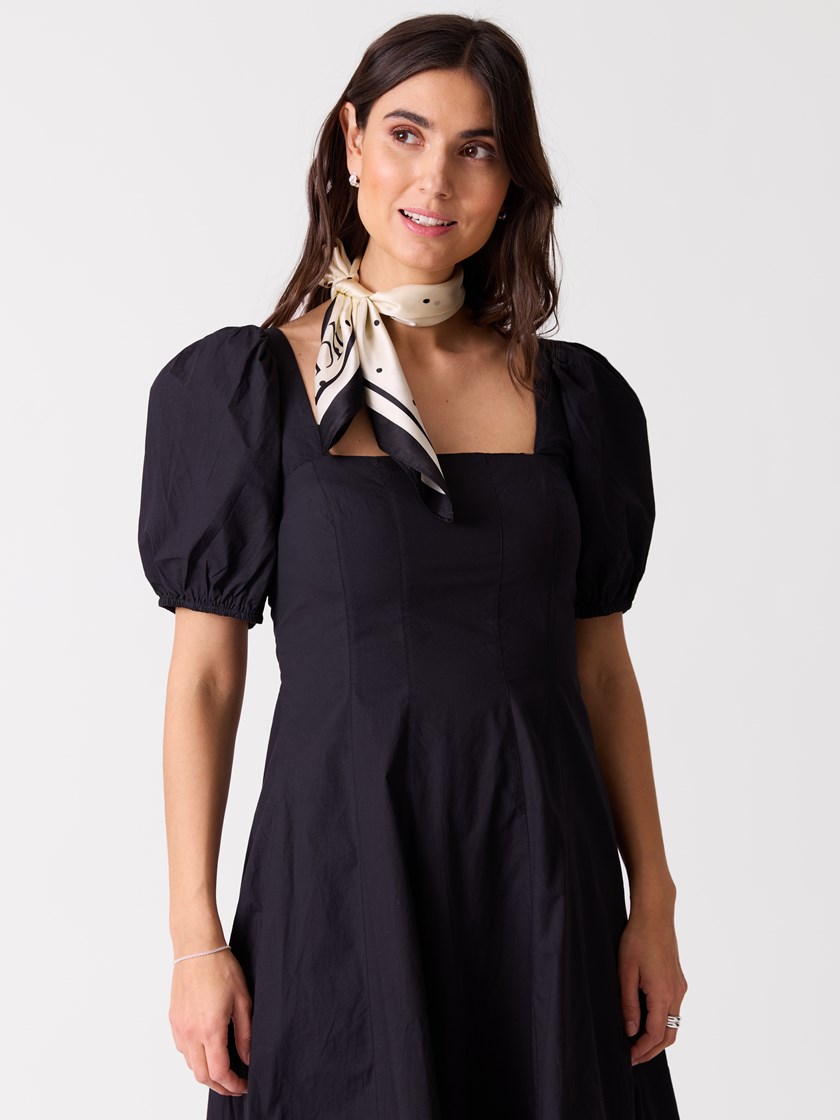 7515799 O79 7515799_O79-BLU-H26-Modell-Front_chn=vic_1201_Belice silkeskjerf O79 7515799.jpg_Front