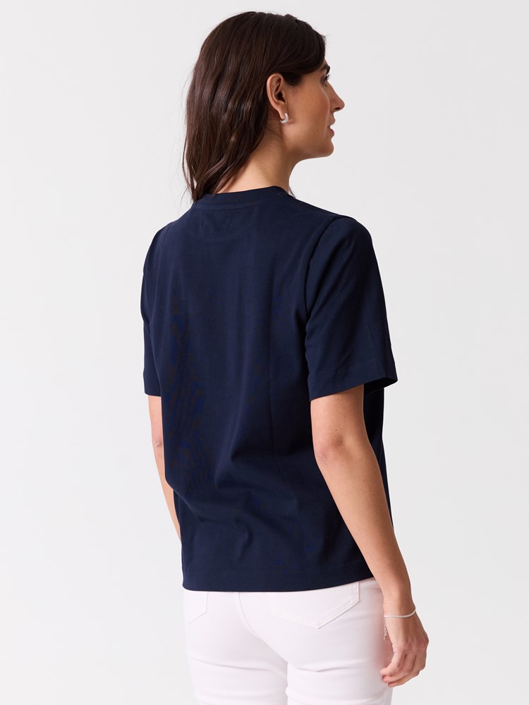 Annie t-skjorte 7515800_EM6-BLU-H26-Modell-Front_chn=vic_5492_Annie t-skjorte EM6.jpg_Front||Front