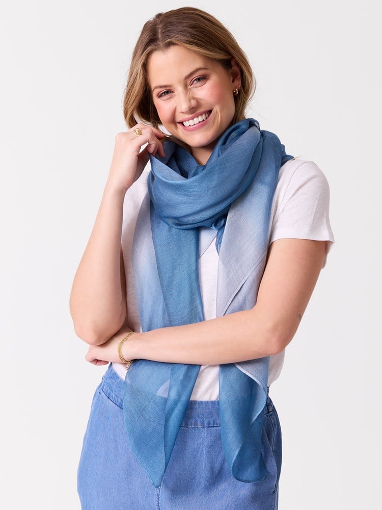 Sunrise skjerf 7515816_ECU-MELL-H26-Modell-Front_chn=vic_6.jpg_Front||Front