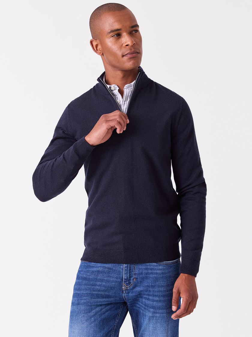 7515972 C27 7515972_C27-VESB-A26-Modell-Front_chn=vic_9483_Ledger merino zip neck C27.jpg_Front||Front