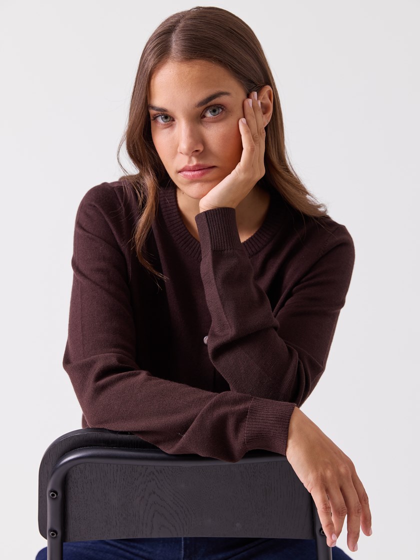 7515991 AIN 7515991_AIN-BLU-A26-Modell-Front_chn=vic_5487_Sofie merinocardigan AIN.jpg_Front
