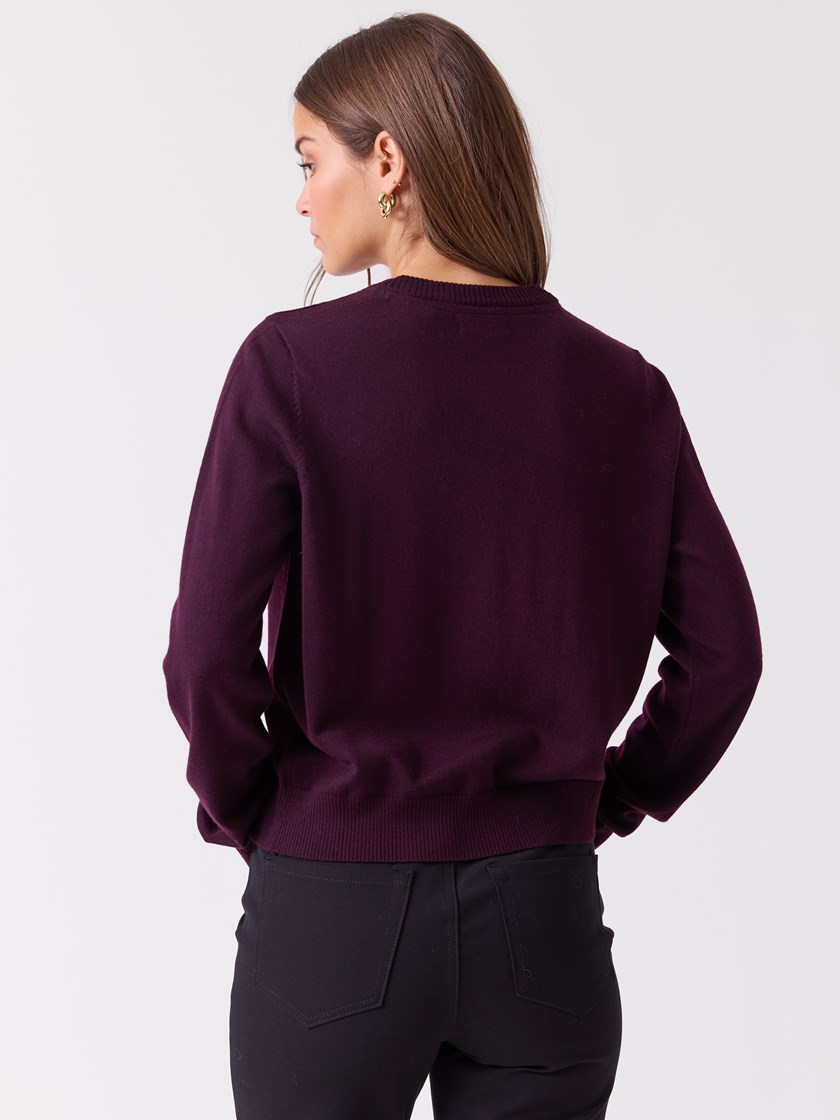 7515991 I7V 7515991_I7V-BLU-A26-Modell-Front_chn=vic_6981_Sofie merinocardigan I7V.jpg_Front