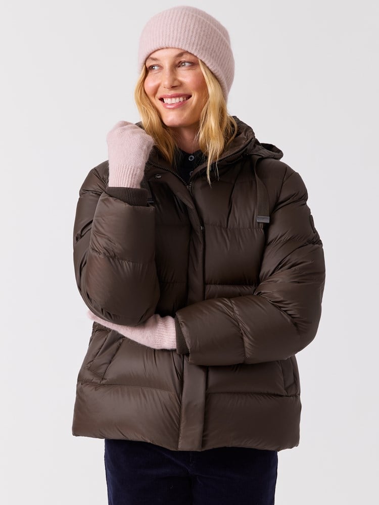 Rikke dunjakke 7516030_GU3-MELL-A26-Modell-Front_chn=vic_8374_Rikke dunjakke GU3.jpg_Front||Front