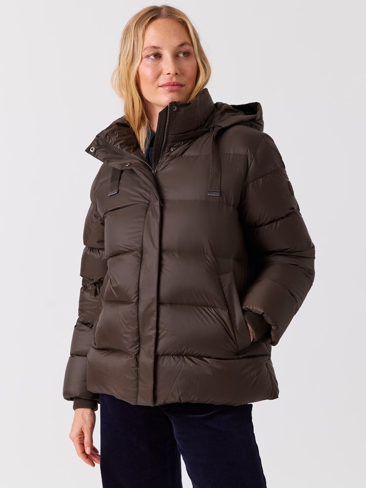 Rikke dunjakke 7516030_GU3-MELL-A26-Modell-Front_chn=vic_8424_Rikke dunjakke GU3.jpg_Front||Front