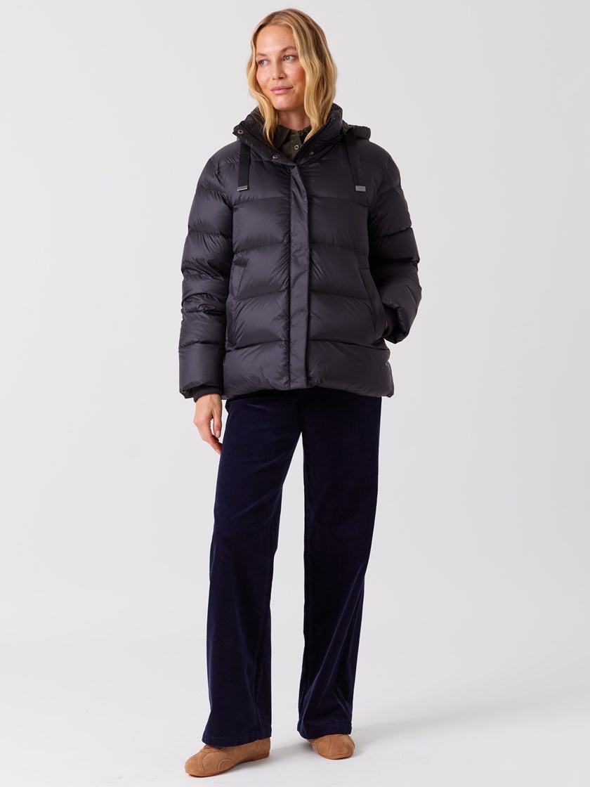 7516030 ID2 7516030_ID2-MELL-A26-Modell-Front_chn=vic_2639_Rikke dunjakke ID2.jpg_Front||Front