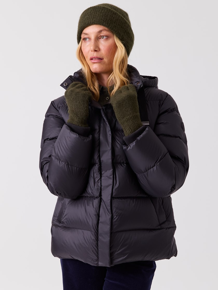 7516030 ID2 7516030_ID2-MELL-A26-Modell-Front_chn=vic_7609_Rikke dunjakke ID2.jpg_Front||Front