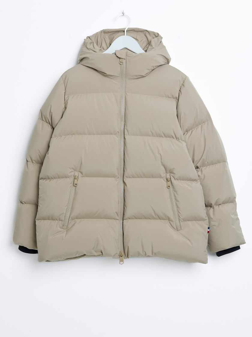 7516085 AQB 7516085_AQB-JEANPAUL-A26-Front_8208_Mona dunjakke AQB.jpg_Front||Front
