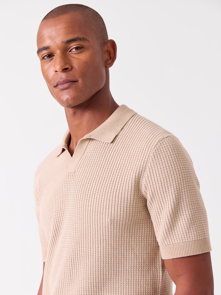 Pearl kortermet polo 7516122_I2Q-VESB-A26-Modell-Front_chn=vic_6363_Pearl kortermet polo I2Q.jpg_Front||Front