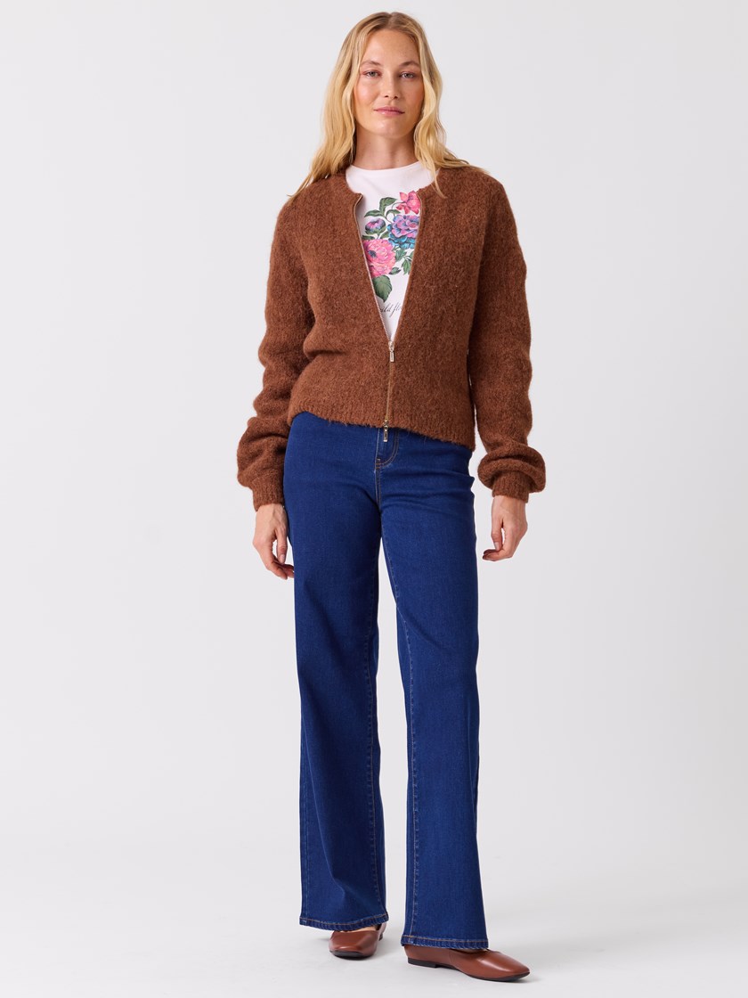 7516152 DAA 7516152_DAA-MELL-A26-Modell-Front_chn=vic_1808_Wilma jeans DAA.jpg_Front||Front