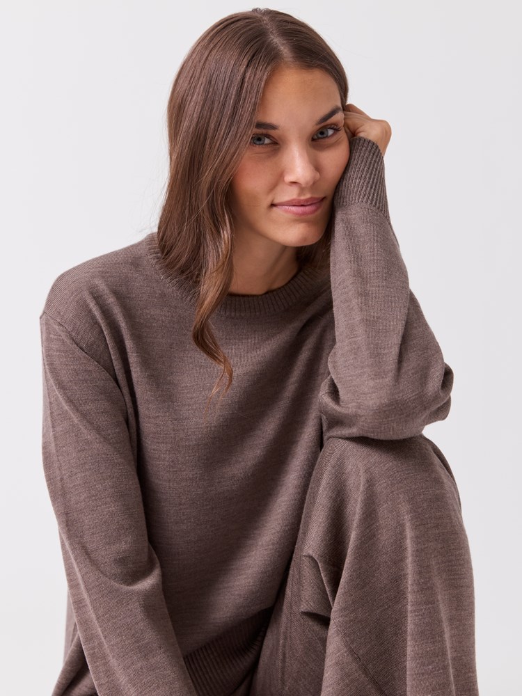 Sofie merinogenser 7516226_AHH-BLU-A26-Modell-Front_chn=vic_2227_Sofie merinogenser AHH.jpg_Front