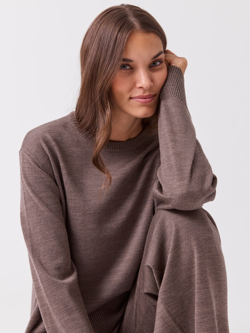 7516226 AHH 7516226_AHH-BLU-A26-Modell-Front_chn=vic_2227_Sofie merinogenser AHH.jpg_Front