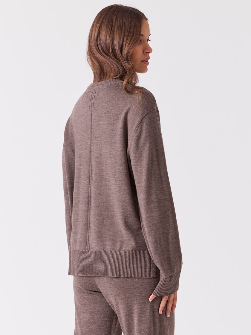 7516226 AHH 7516226_AHH-BLU-A26-Modell-Front_chn=vic_4874_Sofie merinogenser AHH.jpg_Front