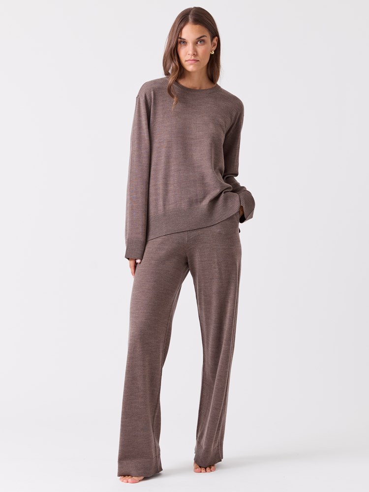 Sofie merinogenser 7516226_AHH-BLU-A26-Modell-Front_chn=vic_7765_Sofie merinogenser AHH.jpg_Front