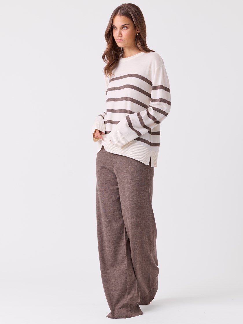 7516226 O79 7516226_O79-BLU-A26-Modell-Front_chn=vic_6708_Sofie merinogenser O79.jpg_Front