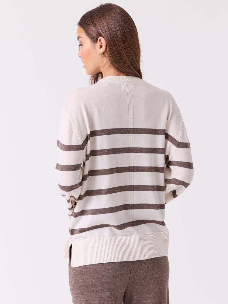 Sofie merinogenser 7516226_O79-BLU-A26-Modell-Front_chn=vic_8933_Sofie merinogenser O79.jpg_Front