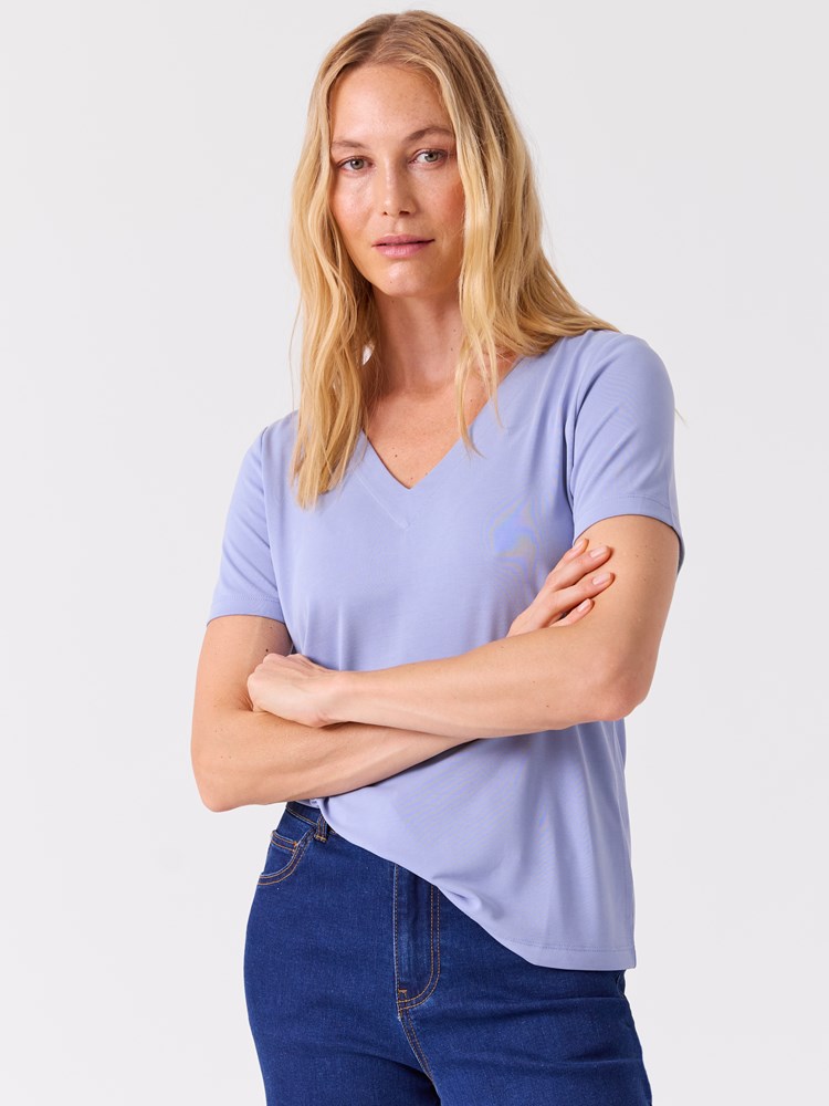 Andrea t-skjorte 7516231_EAV-MELL-A26-Modell-Front_chn=vic_9269_Andrea t-skjorte EAV.jpg_Front
