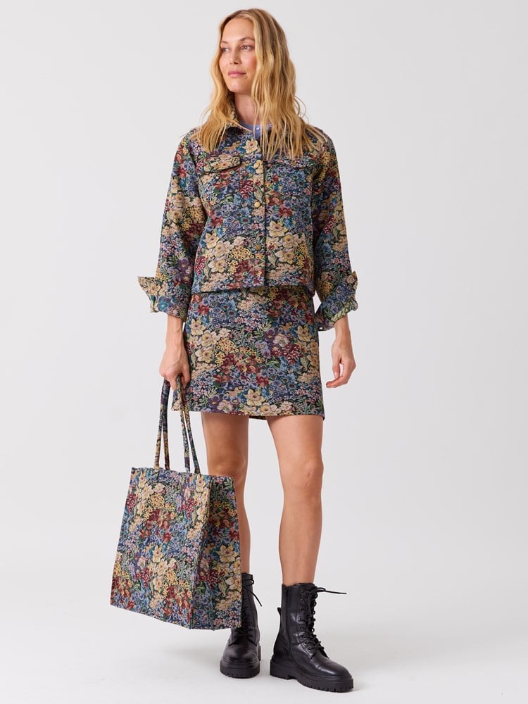 Lala skjørt 7516256_EAV-MELL-A26-Modell-Front_chn=vic_4540.jpg_Front||Front
