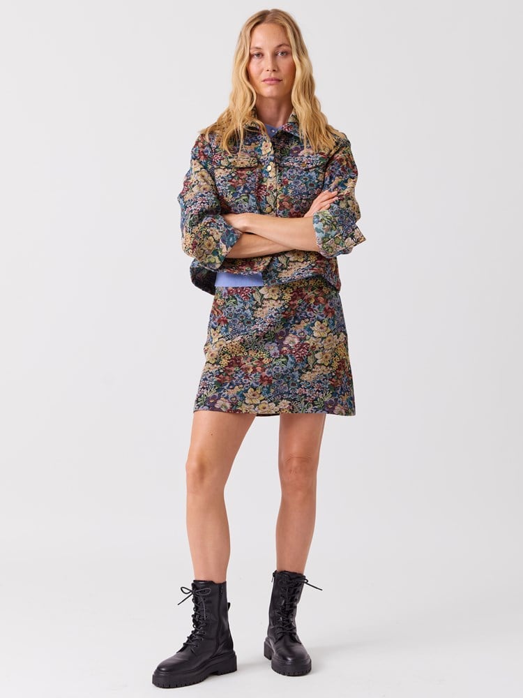 Lala skjørt 7516256_EAV-MELL-A26-Modell-Front_chn=vic_9254.jpg_Front||Front