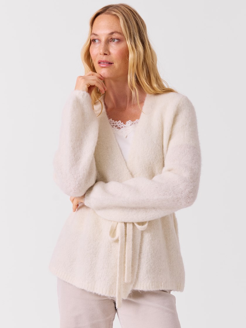 7516329 O79 7516329_O79-MELL-A26-Modell-Front_chn=vic_3161_Maria strikkejakke O79.jpg_Front||Front