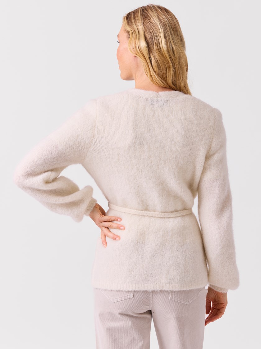 7516329 O79 7516329_O79-MELL-A26-Modell-Front_chn=vic_3392_Maria strikkejakke O79.jpg_Front||Front