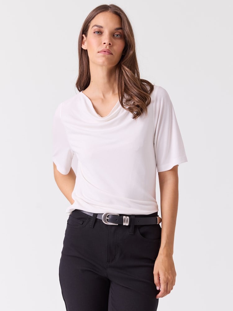Luka kortermet topp 7516336_O68-BLU-A26-Modell-Front_chn=vic_5999_Luka kortermet topp O68.jpg_Front