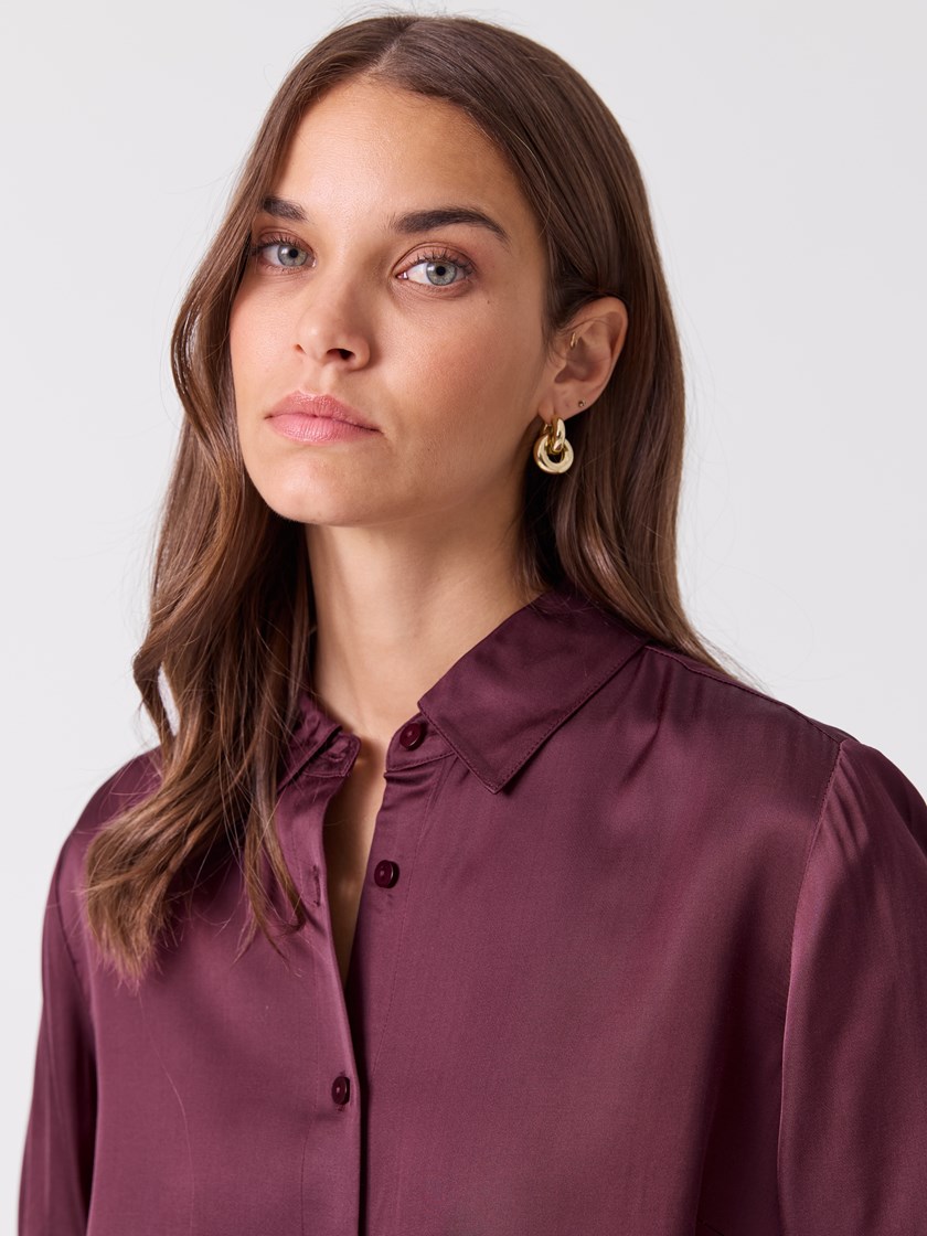 7516337 MPI 7516337_MPI-BLU-A26-Modell-Front_chn=vic_8414_Gina skjorte MPI.jpg_Front