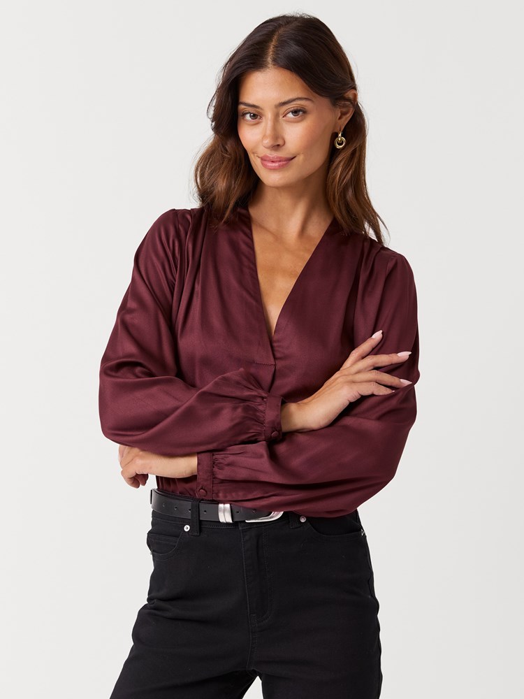 Erica bluse 7516359_MWN-BLU-W26-Modell-Front_chn=vic_2379_Erica bluse MWN.jpg_Front